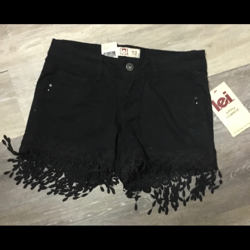 Lei Black with tassels at hem, Boho, Grunge, juniors size 1 shorts . NWT